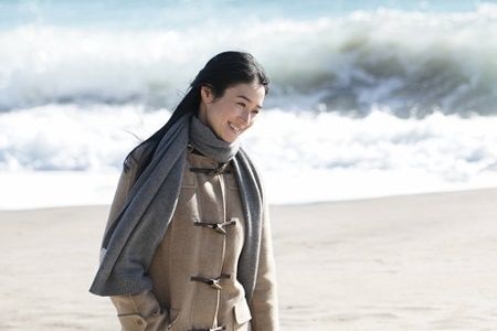 Koyuki — drama still, beach